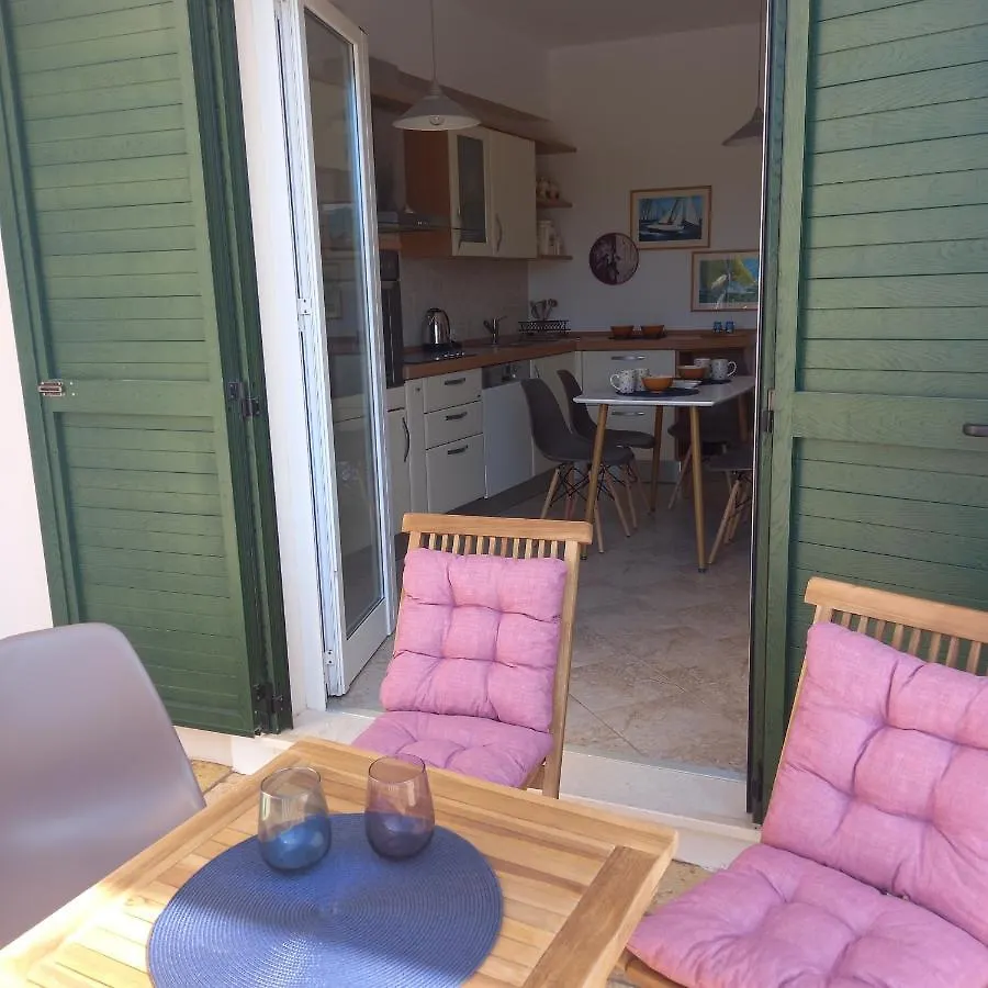 Captains Place Ugljan Appartamento